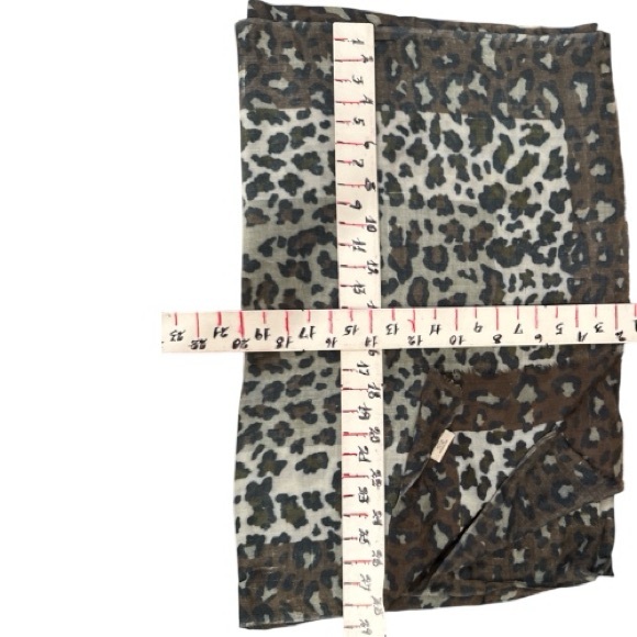 Leopard Print cashmere and silk Scarf - Brown and Black - Picture 2 of 3